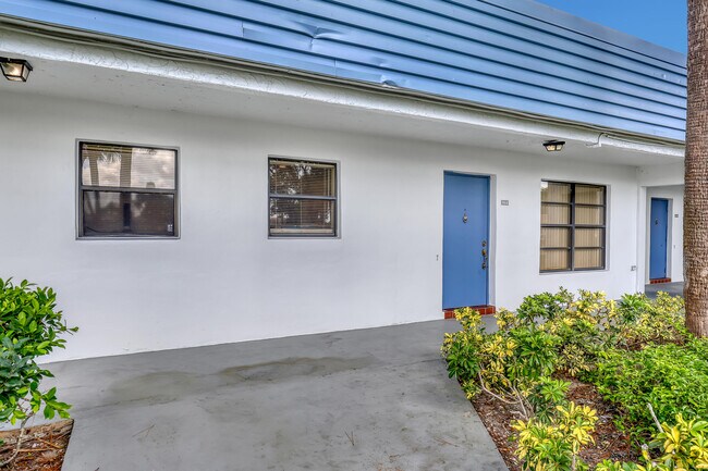 Building Photo - 4575 Lucerne Lakes Blvd W