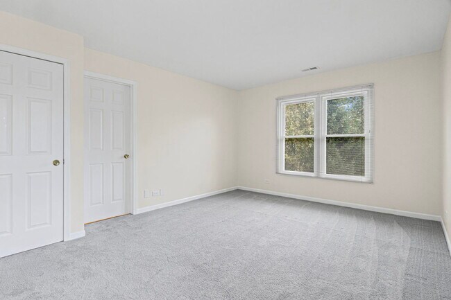 Building Photo - 1725 Pickwick Ln