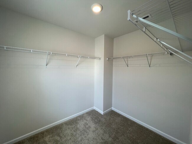 Building Photo - 208 Sagecroft Ln