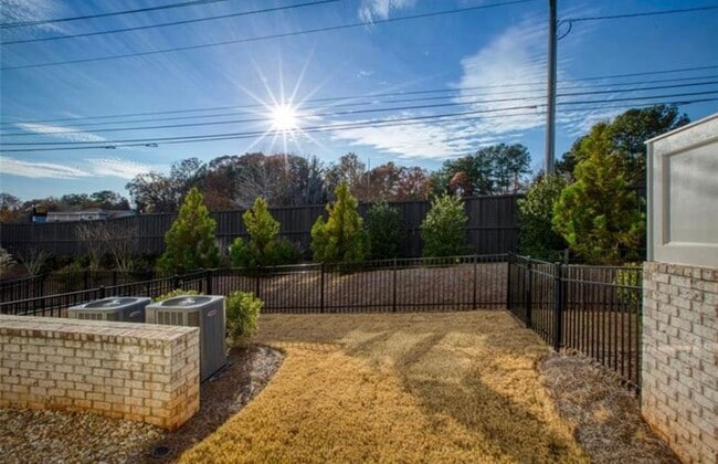 Building Photo - 3458 Fenton Dr