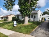 Building Photo - Great NE 3 bedroom 1.5 bath Near Center Po...