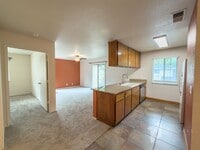 Building Photo - 3 Bedroom Condo, Gated Community in Chico