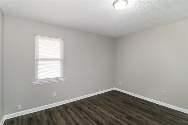 Building Photo - 307 Hamilton Glenn
