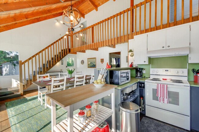 Building Photo - 50 E Treasure Island Dr