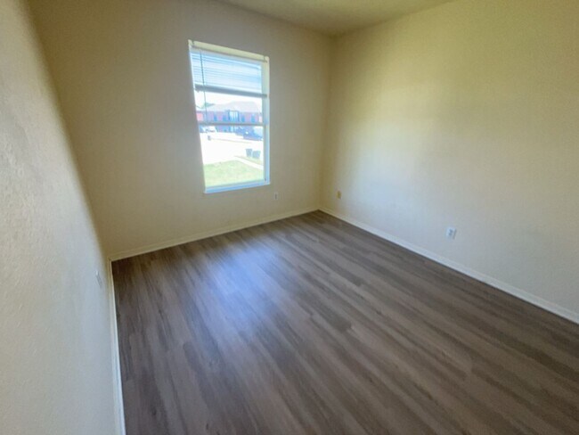 Building Photo - 5705 Greengate Dr