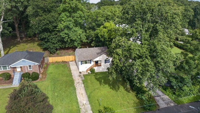 Building Photo - 2027 Hilburn Dr SE