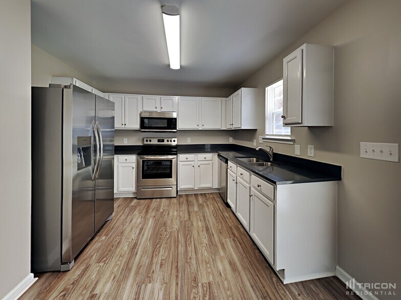 Building Photo - 5526 Henderson Oaks Dr