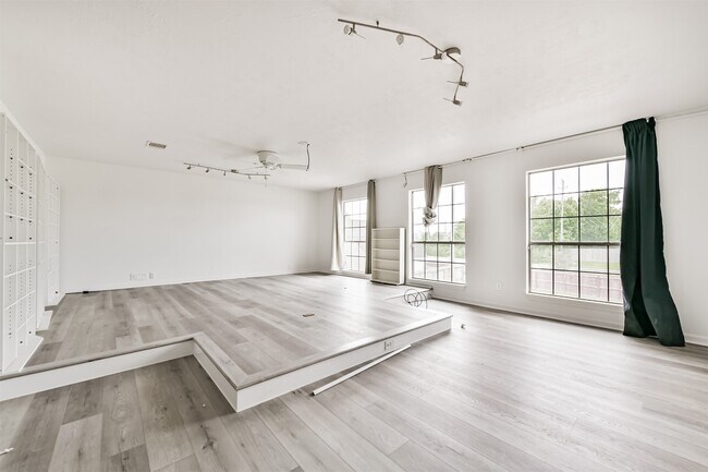 Building Photo - 2614 Brahman Dr