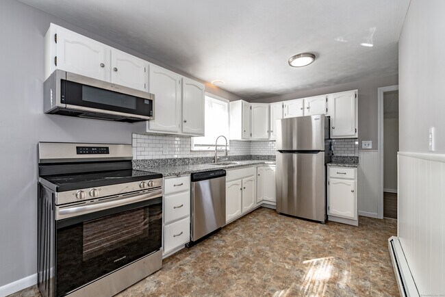 Building Photo - 14 Alaimo Dr
