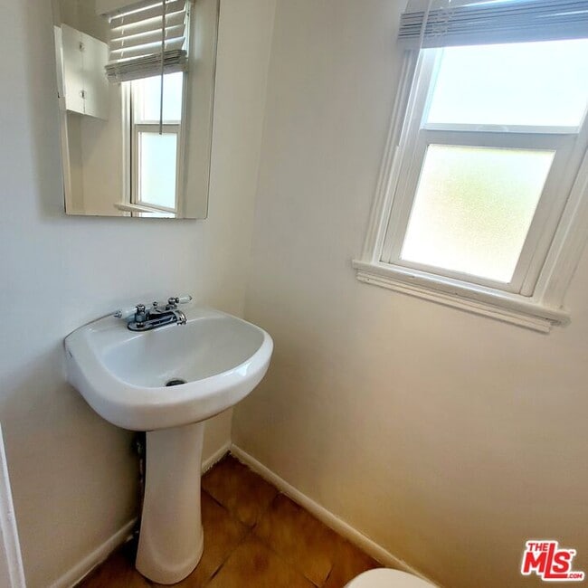 Building Photo - 3760 Wellington Rd