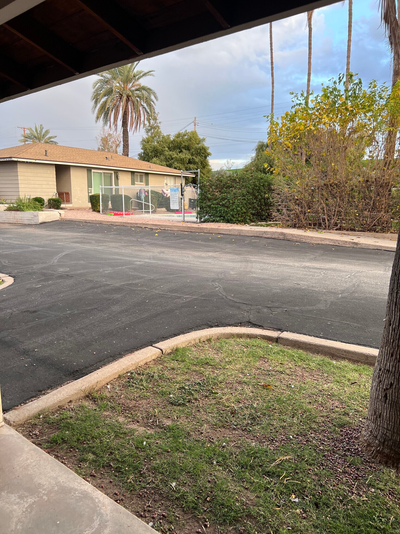 Building Photo - 524 W Fairway Dr