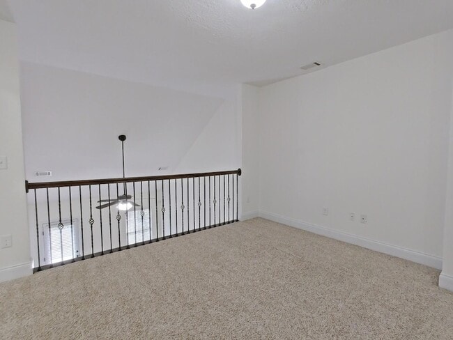 Building Photo - 528 Scenic Dr