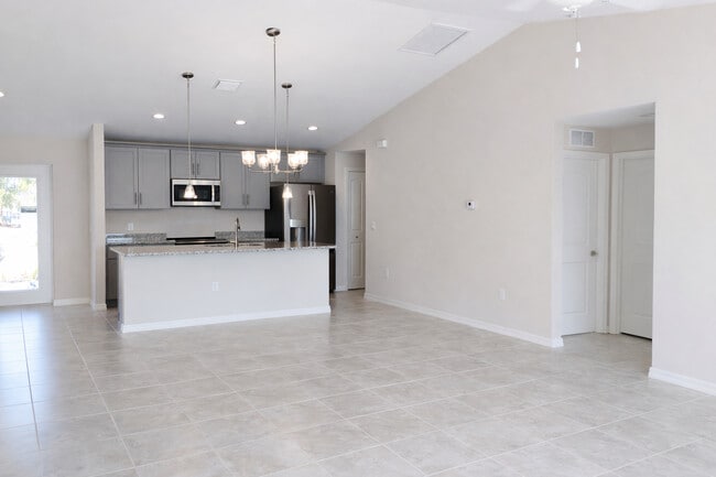 Building Photo - 500 NW 20th St