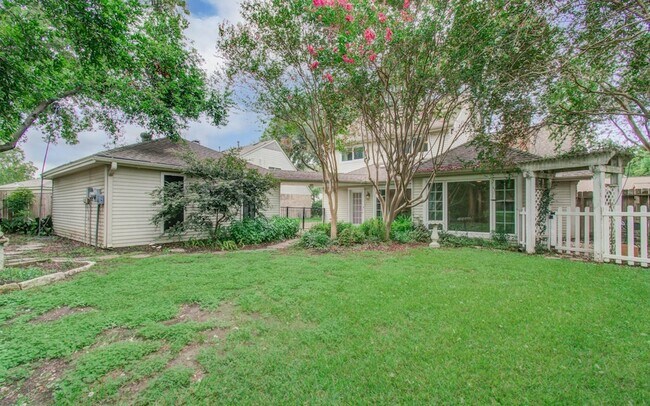 Building Photo - 16209 Wall St