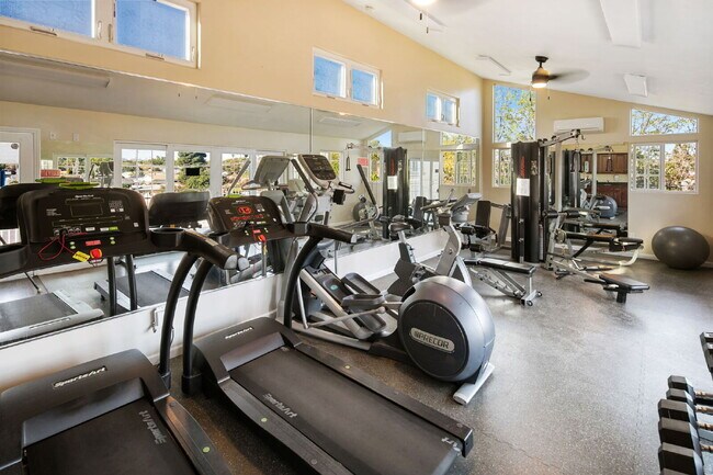 Building Photo - 3BR/2BA Condo with Vaulted Ceilings, Close Proximity to UCSD and Medical Centers! Available APRIL...