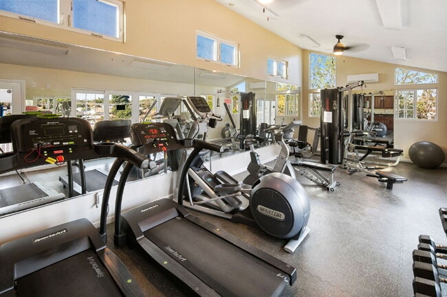 Building Photo - Fully Furnished 3BR/2BA Condo with Vaulted Ceilings, Close Proximity to UCSD and Medical Centers!...