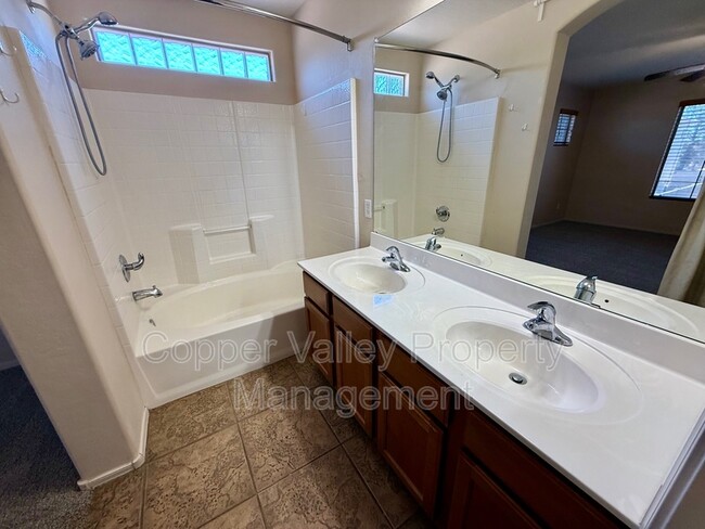 Building Photo - 519 E Rainbow Dr
