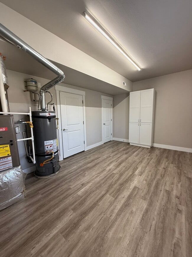 Building Photo - Stunning 3 bedroom townhome.