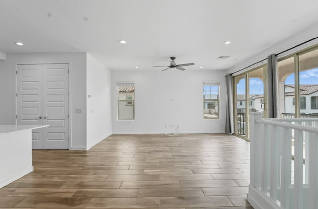 Building Photo - *Like Brand New Luxurious Modern 3 Bedroom 2 Bath Townhome in Warner Meadows!**