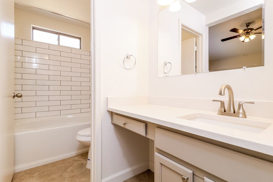 Building Photo - 14309 N 125th Dr