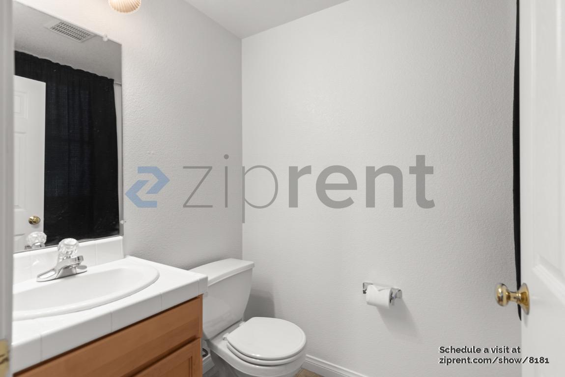 Building Photo - Unit