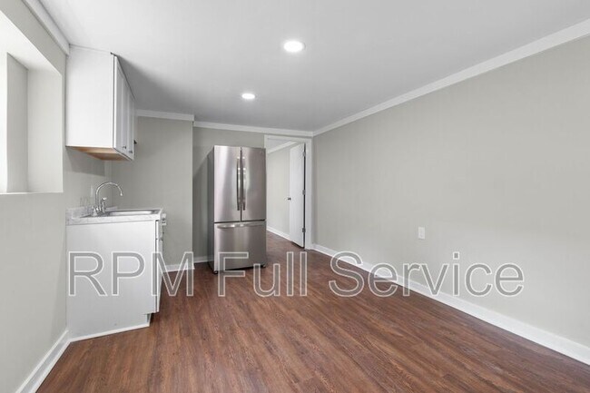 Building Photo - 325 54th Ave N