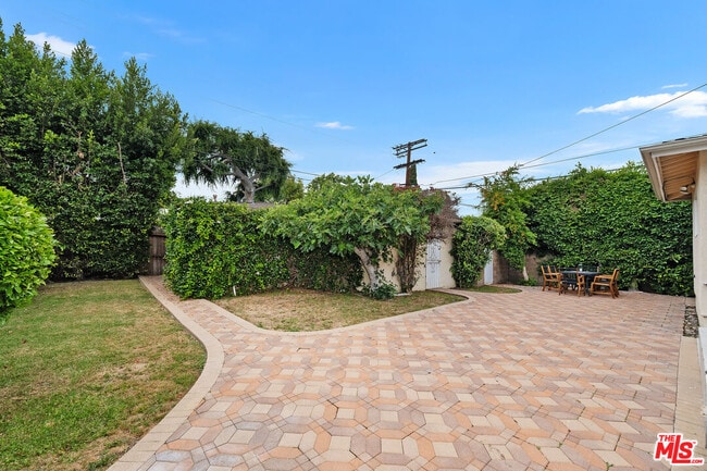 Building Photo - 465 N Kilkea Dr