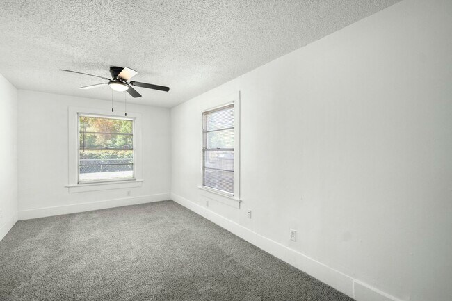 Building Photo - 904 Mansfield St
