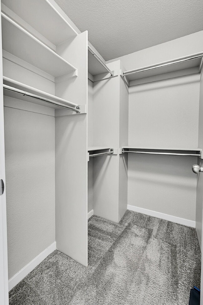 Building Photo - $2,550.00, 3 bed, 2.5 bath located in Colo...