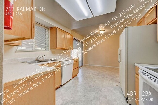 Building Photo - 717 Raemar Dr