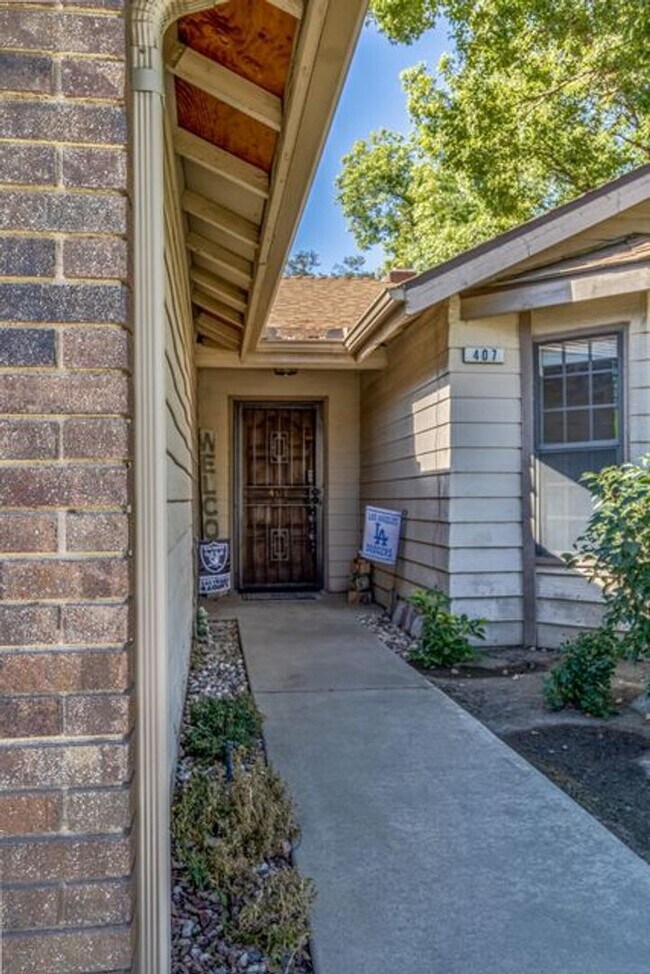 Building Photo - 407 Hoover Ave