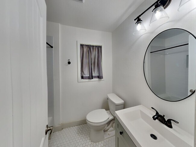 Building Photo - Hidden Gem in Woodland West Estates – Spacious, Stylish & Move-In Ready!