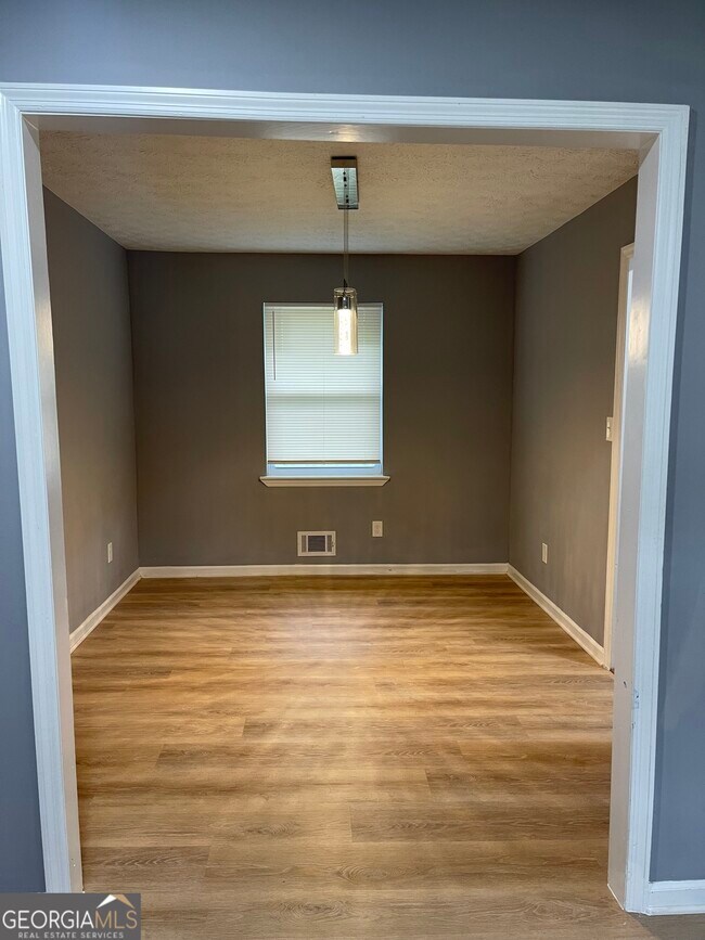Building Photo - 235 Deerfield Dr