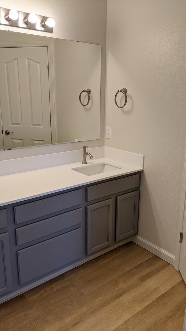Building Photo - 4 Bed 2 Bath in Boise!
