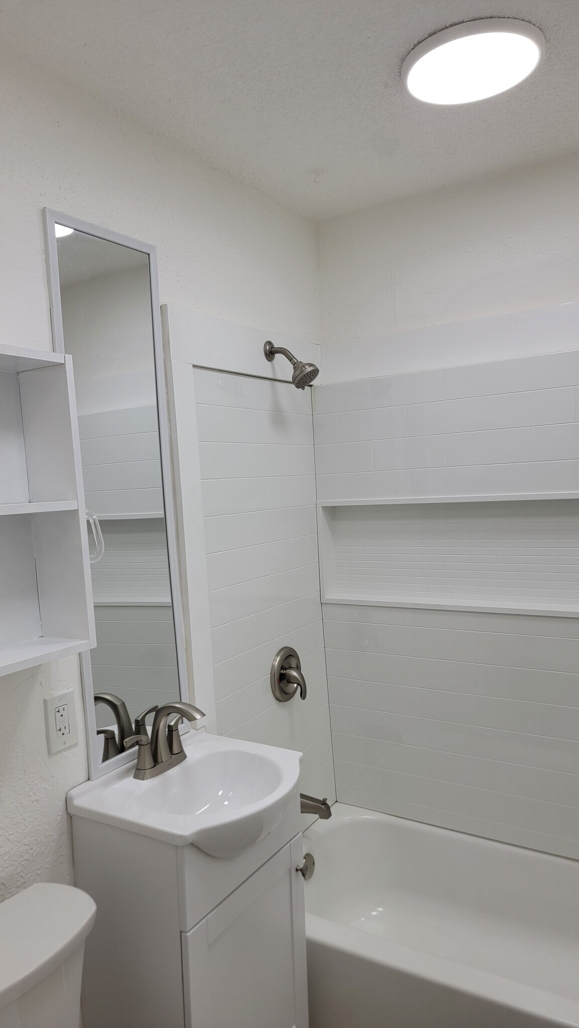 Building Photo - 6636 Tracy Ave