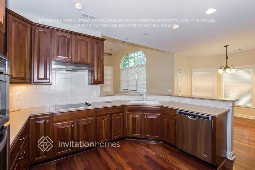 Building Photo - 7000 Weddington Brook Dr