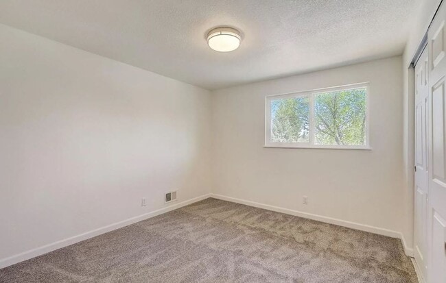 Building Photo - Newly Remodeled Home with Spacious Driveway!