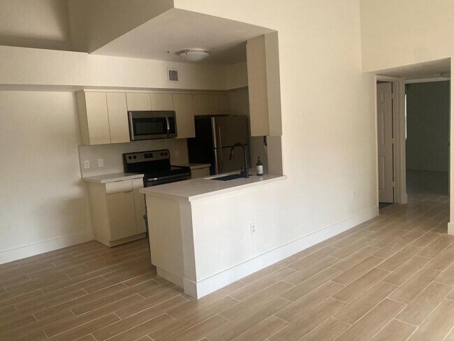 Building Photo - 2457 Centergate Dr