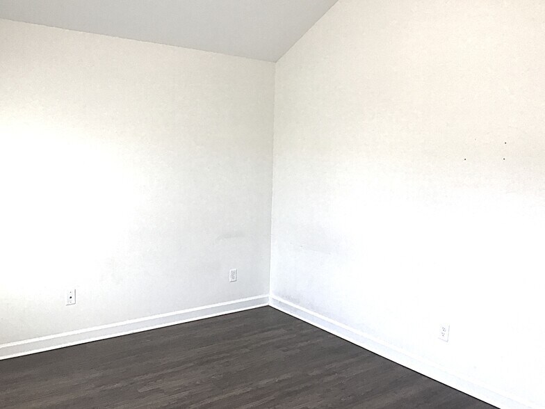 Building Photo - 530 Lateleaf Dr