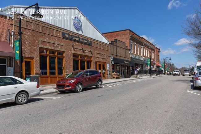 Building Photo - 132 W Vernon Ave