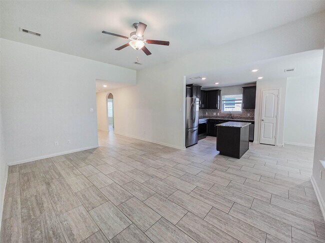 Building Photo - 332 Lone Mountain Dr