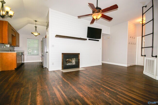 Building Photo - 127 Rebecca Pines Dr