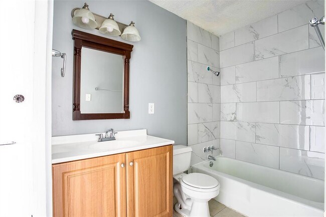 Building Photo - 2215 Mission Hill Dr