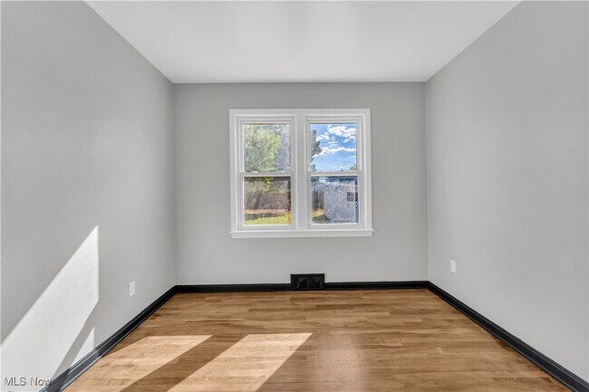 Building Photo - 24330 Glenforest Rd