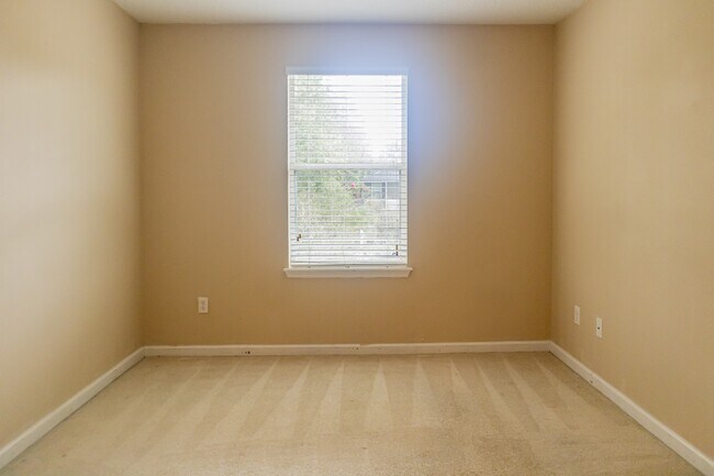 Building Photo - 625 Oakleaf Plantation Pkwy