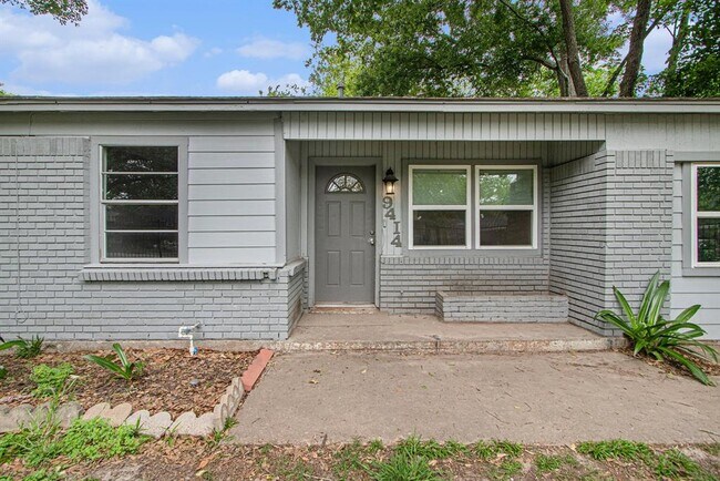 Building Photo - 9414 Rosehaven Dr
