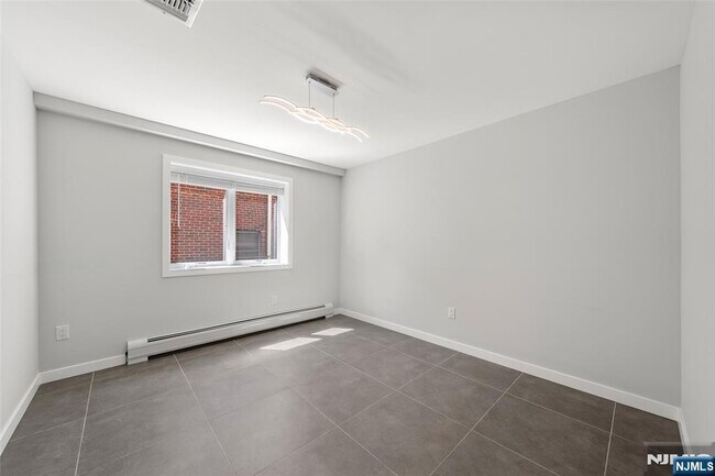 Building Photo - 506 Westview Ave