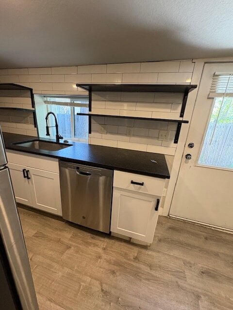 Building Photo - Beautiful Ground Level 2 Bedroom in Lakewood w/ In-Unit W/D!- Pets Welcome!