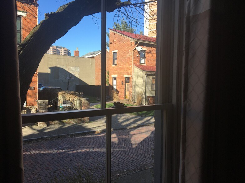 Building Photo - 213 Covington Ave