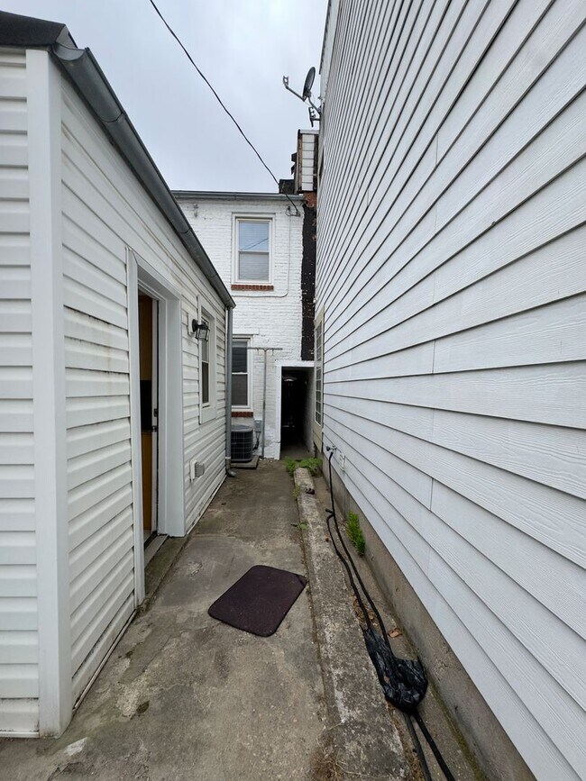 Building Photo - Charming 2 Bedroom/2 Bathroom Townhome in Upper Fells Point, MD!